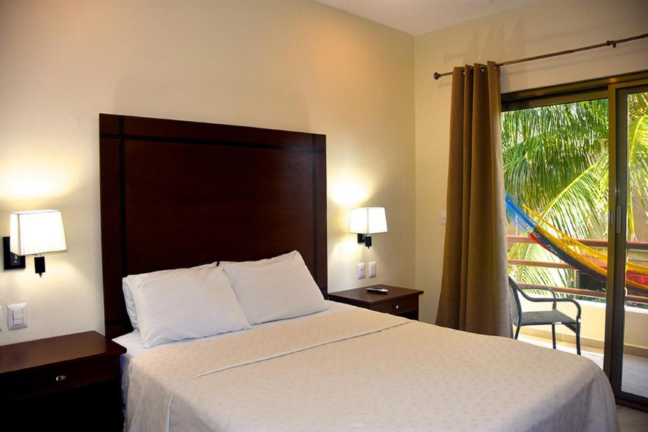 Hotel Playa La Media Luna Isla Mujeres Exterior photo